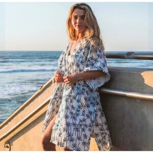 Splendid The Tropic Veil Coverup 
Cream‎ Teal Palms Size M/L Swim NWT